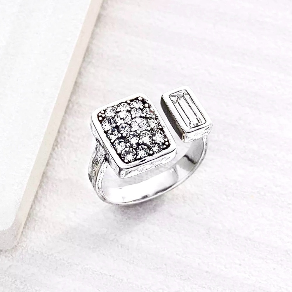 New Silpada Sterling Silver Crystal Cuff
Ring Size 8 (Somewhat) Adjustable